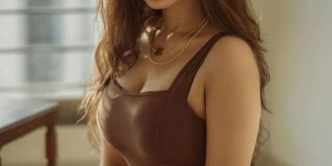 හංසිකා ටීචර් Hansika Teacher 01